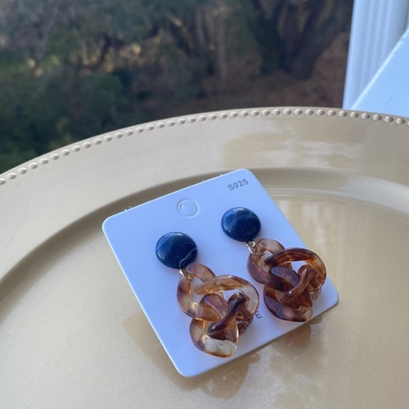 NWT Tortoiseshell Chain Link Blue Chinoiserie Stud Earrings - Picture 4 of 6